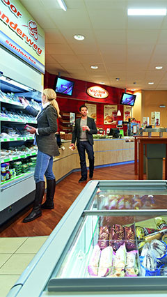 Eine einladende Atmosphäre für Kunden mit energiesparender Shopbeleuchtung von Philips