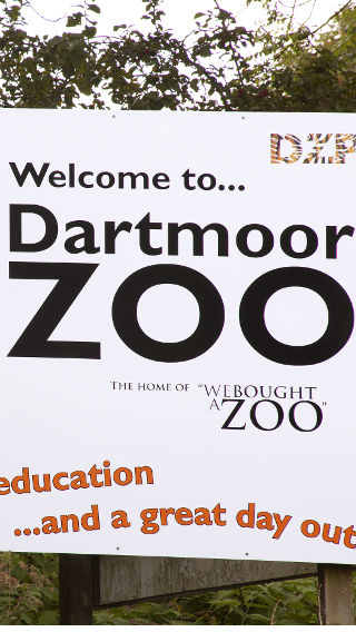  Das von Philips Lighting angeleuchtete Begrüßungsschild des Restaurants im Dartmoor Zoo