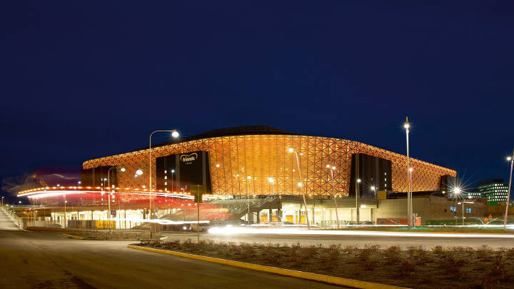 Die beeindruckende Fassade der Friends Arena in Schweden, beleuchtet von Philips Lighting