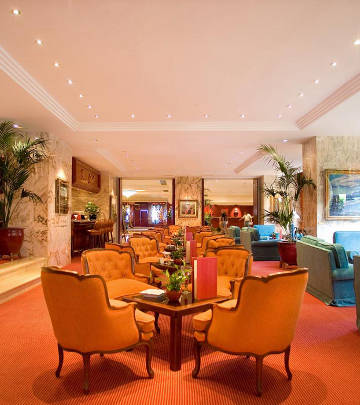 Die Bar im Hotel Botanico (Teneriffa) ist mit LED-Strahlern von Philips als Hotelbeleuchtung ausgestattet
