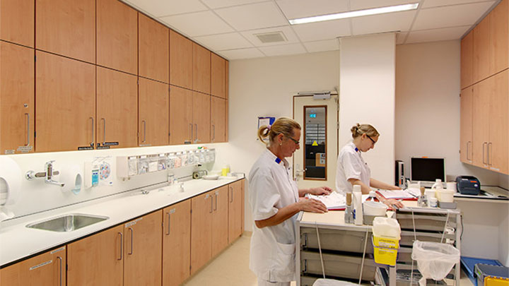 Das Labor des UMCG, ausgeleuchtet mit Krankenhausbeleuchtung von Philips