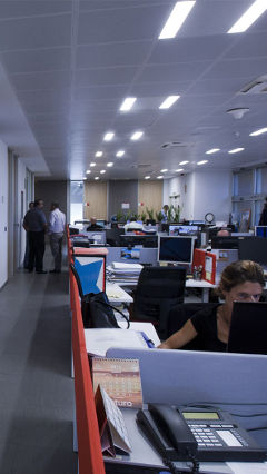 Effizientes Zusammenarbeiten bei energiesparender LED-Beleuchtung von Philips Lighting bei E.ON Spanien