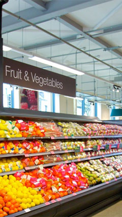 Obst und Gemüse sehen mit Philips Supermarktbeleuchtung frisch aus