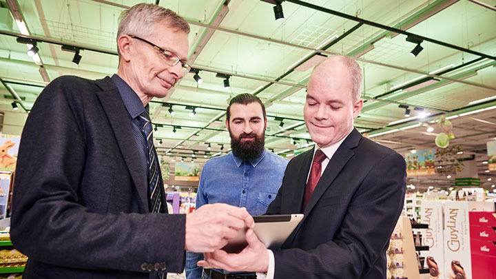 Mögliche Einsparungen von bis zu 15 % durch Ausrichtung der Beleuchtung am Tagesablauf Ihres Geschäfts.